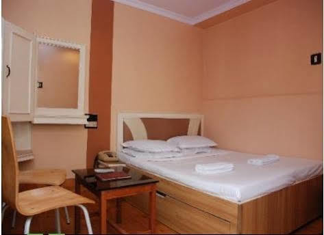 Hotel Maneck Ooty Kültér fotó
